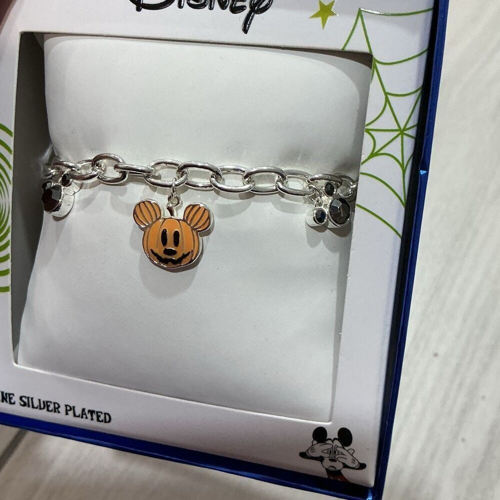 Disney fine silver-plated adjustable charm bracelet featuring a Mickey Mouse jac - Picture 2 of 4